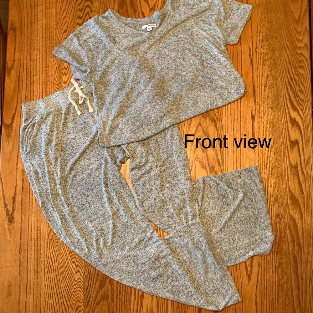 "Sonoma" gray lounger/PJ set, like new, L